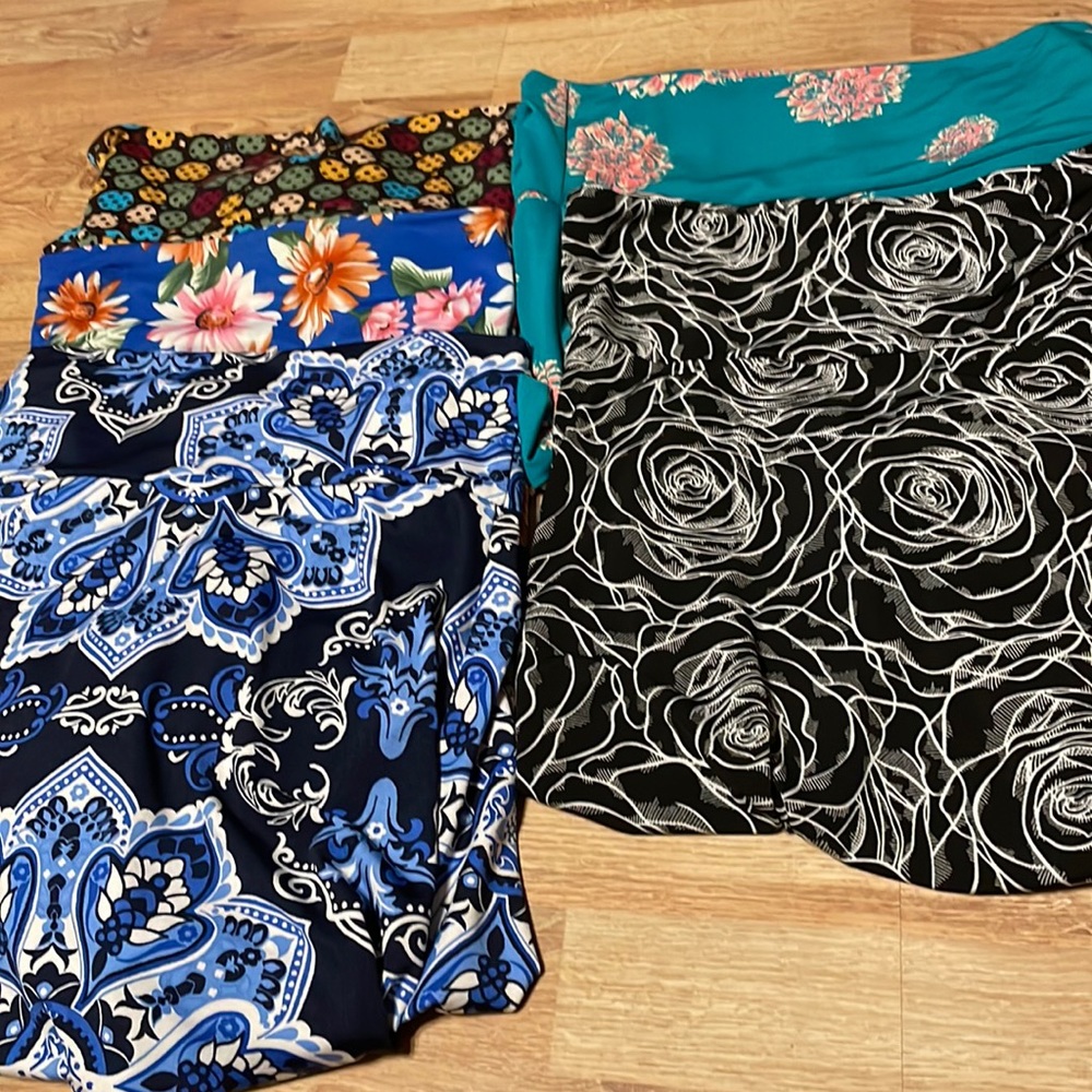 LuLaRoe Small 6 Azure Skirts Black, White, Roses, Floral, Pink, Daisies, Navy